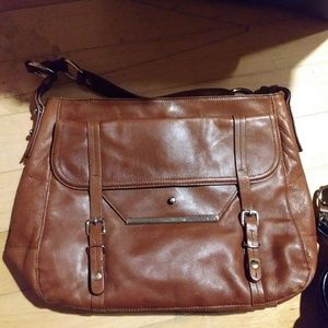 TreVero tan leather purse